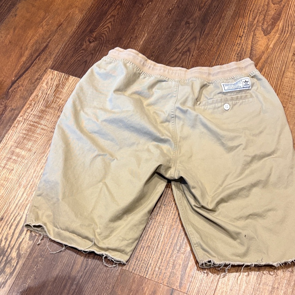 Adidas khaki Men's skate Shorts - Picture 8 of 10